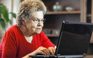 O bunicuţă a căutat ceva pe internet şi a înduioşat o lume întreagă