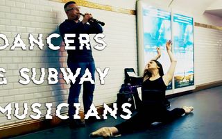 Ce frumos! Dansatorii i-au luat prin surprindere pe muzicienii de la metrou VIDEO