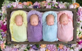 Bebeluşii irezistibili: 4 surioare gemene au devenit vedete pe Facebook
