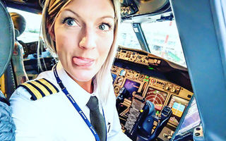 E pilot de avion şi are o pasiune care i-a adus mii de fani pe Instagram