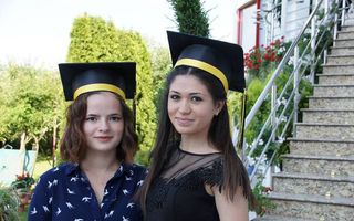 Tânără cu 10 la bacalaureat, rugată de preşedinte să rămână în România, va pleca în Anglia