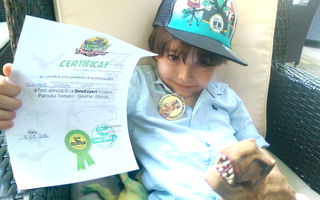 Tedi, fiul lui Serban Copot, are diploma de expert in dinozauri, la doar 5 ani