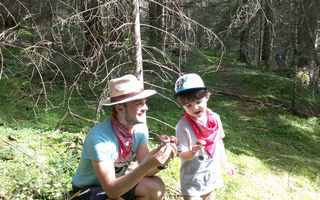 Serban Copot si fiul lui, Tedi, cercetasi in muntii patriei