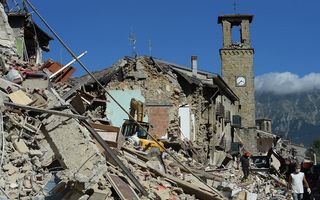 Doi români au murit în cutremurul din Italia. Alţi patru sunt răniţi şi opt sunt daţi dispăruţi