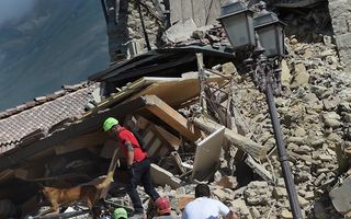Cinci români au murit în cutremurul din Italia