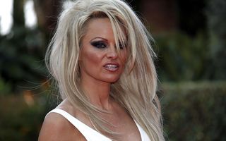 Pamela Anderson: „Pornografia e pentru rataţi“