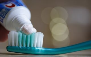 12 lucruri neaşteptate pe care poţi să le faci cu pasta de dinţi