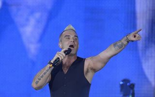 Robbie Williams nu-și mai poate mișca fruntea din cauza injecțiilor cu botox