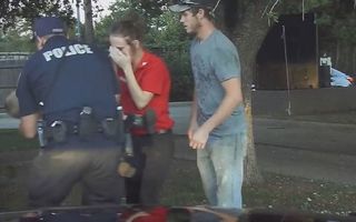 VIDEO: Un filmuleţ cu un poliţist care salvează un băieţel a devenit viral