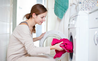 10 greșeli pe care le faci când speli rufele