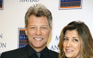 Jon Bon Jovi, căsătorit de 27 de ani cu iubita din liceu. Secretul mariajului său