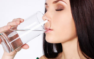 Ce se întâmplă dacă bei apă pe stomacul gol în fiecare dimineață