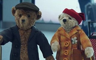 Cea mai frumoasă reclamă de Crăciun: Cei doi ursuleţi care au cucerit lumea - VIDEO