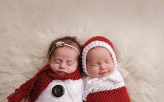 30 de fotografii adorabile cu bebeluși care sărbătoresc primul lor Crăciun