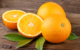 VIDEO: Cum să cureţi o portocală în 30 de secunde. O metodă genială!