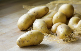 Cum să depozitezi cartofii astfel încât să nu mai încolțească