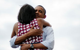 Iubirea incredibilă dintre Barack şi Michelle Obama în imagini