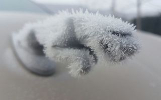 Iarna transformă mașinile în opere de artă. 20 de imagini incredibile