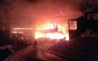 Incendiu devastator în clubul Bamboo din Capitală: Clădirea s-a prăbuşit. Ar putea fi victime în interior