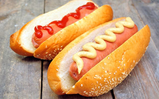 Ce se întâmplă în corp dacă mănânci hot dog? E considerat cel mai cancerigen aliment