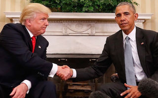 Imaginea virală care arată diferența dintre Obama și Trump: unul e domn, altul nu