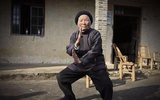 Bunicuţa ştie kung fu: La 94 de ani e expertă în arte marţiale! - VIDEO