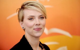 Scarlett Johansson are o explicaţie pentru eşecurile ei în dragoste: „Nu cred că monogamia e naturală“