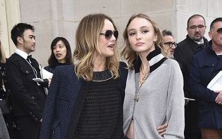 Ce a avut şi ce a lăsat Johnny Depp: Lily-Rose şi Vanessa Paradis, „surorile“ şic