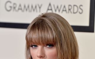 Cum arată „sora geamănă“ a celebrei cântăreţe Taylor Swift?