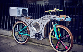 Ceva deosebit: Bicicleta făcută din linguri, furculiţe şi alte ustensile din bucătărie - FOTO