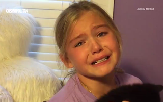 Aşa arată fericirea: Reacţia unei fetiţe când mama sa îi dăruieşte o pisică luată de pe stradă - VIDEO