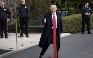 Cineva a râs de Trump: Nimeni nu are cravata mai lungă ca a lui! - FOTO