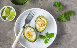 Cum să pregătești cea mai bună rețetă de ou copt în avocado
