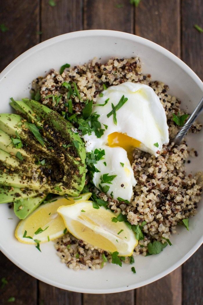 Alege din 6 salate de slabit cu seminte de quinoa - idei minunate