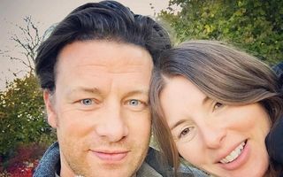 Jamie Oliver, depăşit de situaţie: Îi ajung 5 copii, dar soţia mai vrea!