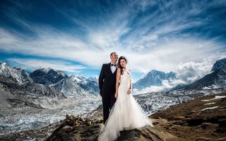 Nuntă pe Everest: S-au căsătorit pe cel mai înalt munte din lume - FOTO