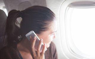 Ce se întâmplă dacă nu îți închizi telefonul în avion