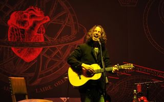 Chris Cornell, solistul trupei Soundgarden, s-a sinucis prin spânzurare