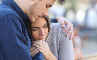 5 lucruri pe care le face iubitul tău fără să îţi dai seama că te manipulează
