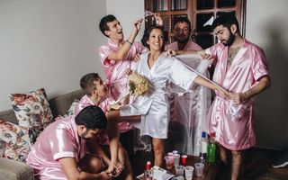Petrecere ca între fete, dar numai cu băieţi! Cum s-a pregătit de nuntă o mireasă din Brazilia