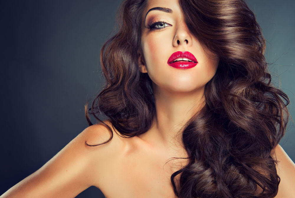 5 trucuri simple care te ajută să ai părul mult mai strălucitor