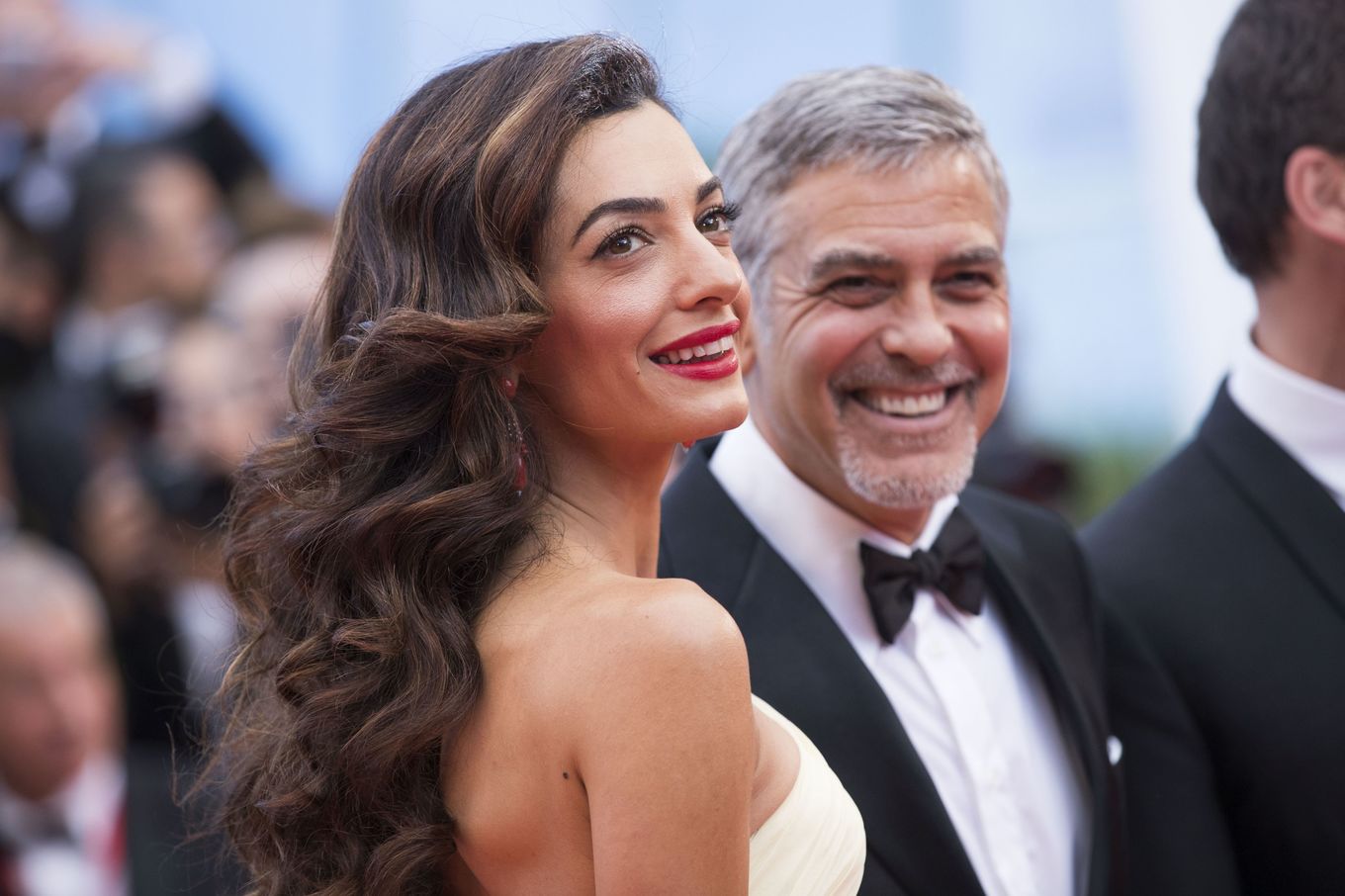 George Clooney a devenit tată. Soția sa, Amal, a născut gemeni