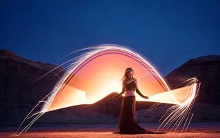 Un fotograf creează opere de artă cu ajutorul luminii. 14 imagini uimitoare