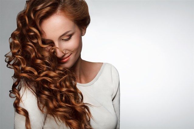 7 produse care îți fac imediat părul mai sănătos și mai strălucitor