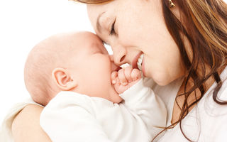 De ce iubesc mamele mirosul bebelușilor?