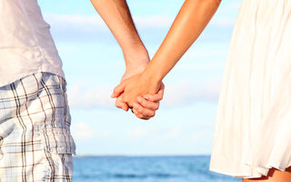 Ce spune modul în care tu şi partenerul vă ţineţi de mână despre relaţia voastră