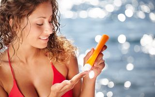 5 greşeli pe care le faci când foloseşti crema cu protecţie solară