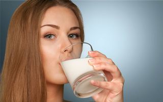 8 motive să bei un pahar cu lapte în fiecare zi