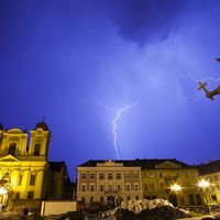 Ce trebuie sa faci in caz de furtuna: Recomandarile specialistilor pentru a fi in siguranta