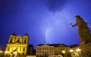 Ce trebuie să faci în caz de furtună: Recomandările specialiştilor pentru a fi în siguranţă